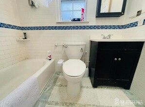 94 Brewster Cir in Old Bridge, NJ - Building Photo - Building Photo