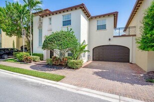 50 Via Poinciana Ln in Boca Raton, FL - Building Photo