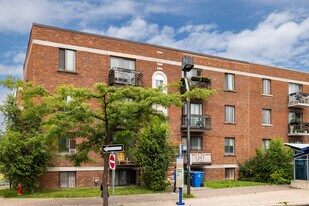 1545 Édouard-Laurin Boul in St. Laurent, QC - Building Photo