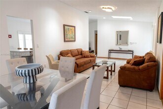 8192 SW 90th Ave in Miami, FL - Building Photo - Building Photo