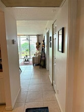9230 Lagoon Pl in Davie, FL - Foto de edificio - Building Photo