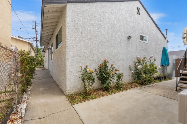 4235 Folsom St, Unit B in Los Angeles, CA - Building Photo - Building Photo