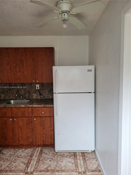 14815 NE 8th Ct in Miami, FL - Building Photo