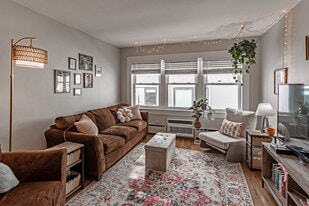 409 University Ave SE in Minneapolis, MN - Building Photo