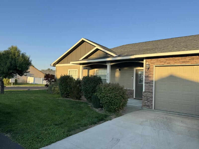 8200 Westbrook Ave in Yakima, WA - Building Photo