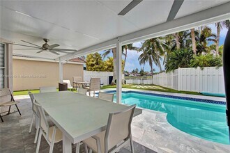 3432 SW 49th St in Fort Lauderdale, FL - Building Photo - Building Photo