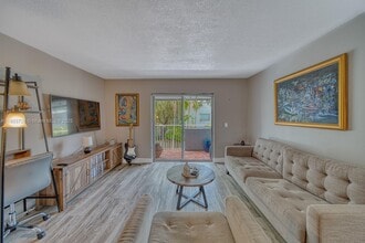 4600 SW 67th Ave, Unit 206 in Miami, FL - Building Photo - Building Photo