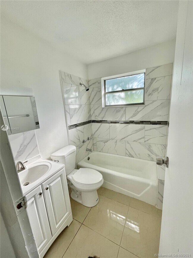 6130 Fillmore St-Unit -2 in Hollywood, FL - Building Photo - Building Photo