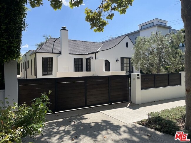 810 N Harper Ave in Los Angeles, CA - Building Photo - Building Photo