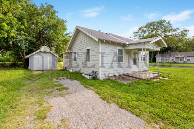 601 SE 5th St in Newton, KS - Building Photo - Building Photo