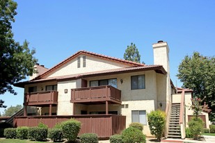 Quailwood Apartments in Bakersfield, CA - Building Photo