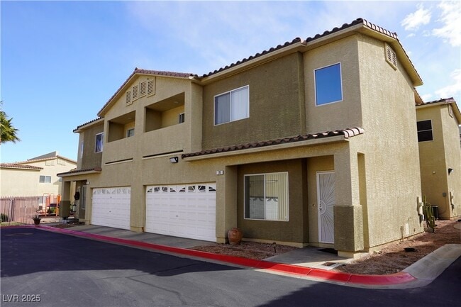 78 Falcon Feather Way in Henderson, NV - Building Photo - Building Photo