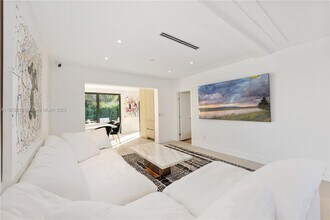 900 W 47th Ct in Miami Beach, FL - Building Photo - Building Photo