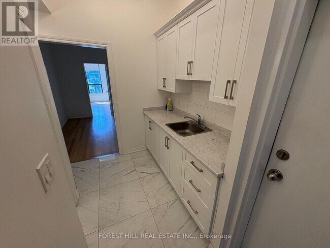 756 Queen St W in Toronto, ON - Building Photo - Building Photo