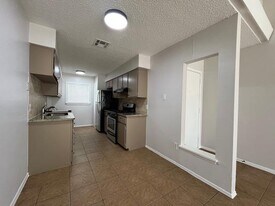 1410 W Braker Ln in Austin, TX - Building Photo