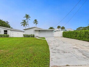 567 13th St N in Naples, FL - Building Photo - Building Photo