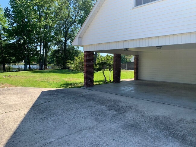 866 W Lakeview Dr in Baton Rouge, LA - Building Photo - Building Photo