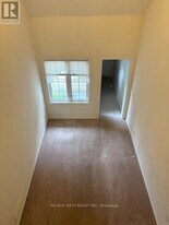 7 Village Gate Dr in Wasaga Beach, ON - Building Photo