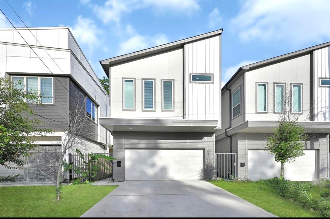 4215 Hardy St in Houston, TX - Building Photo
