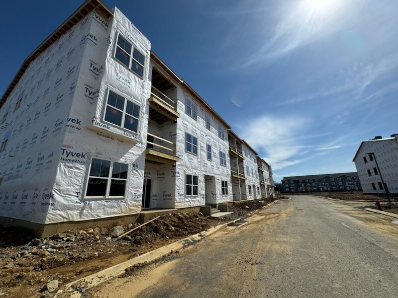 Ponds at Village Green in Sinking Spring, PA - Building Photo