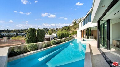 8765 Hollywood Blvd in Los Angeles, CA - Building Photo - Building Photo