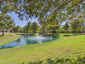 1001 Krenek Tap Rd in College Station, TX - Foto de edificio - Building Photo