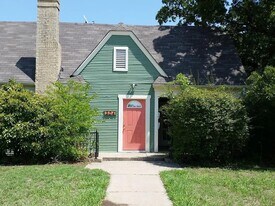 304 Fulton St, Unit A in Denton, TX - Building Photo