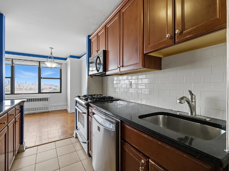 500 Central Ave in Union City, NJ - Building Photo