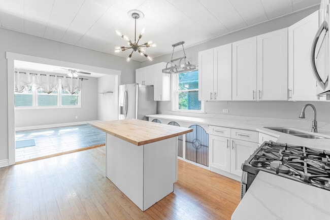 property at 1327 S Harvey Ave