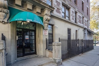 256-258 Manhattan Ave in New York, NY - Building Photo - Building Photo