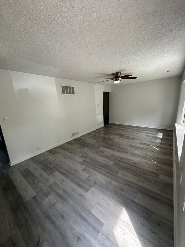 10738 Cambridge Ave in Kansas City, MO - Building Photo - Building Photo