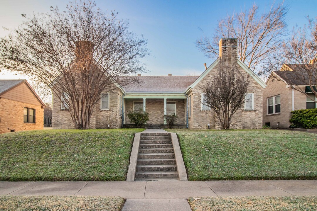 4411 Pershing Ave in Fort Worth, TX - Foto de edificio