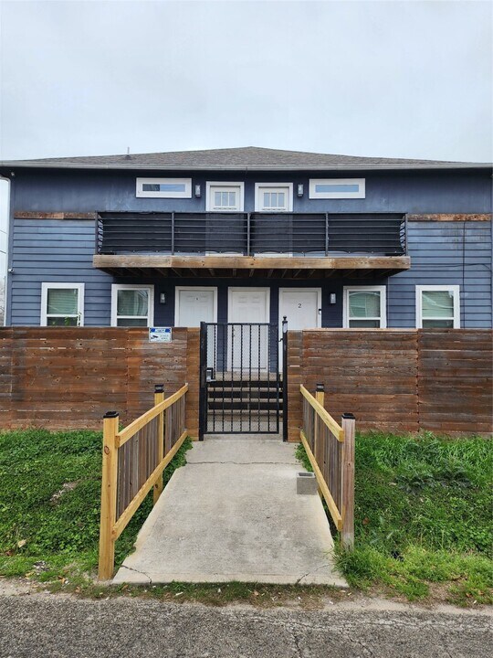 3801 Anita St in Houston, TX - Building Photo
