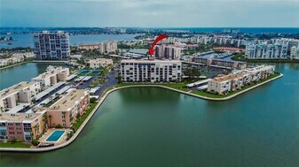 7700 Sun Island Dr S in South Pasadena, FL - Building Photo