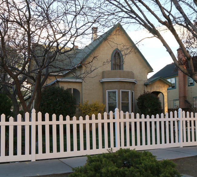 Estelle's Guest House in Reno, NV - Foto de edificio - Building Photo