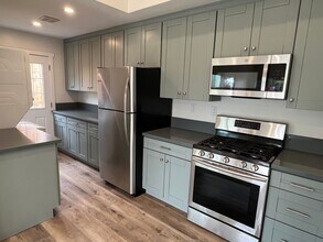 159 W 10th Ave in Escondido, CA - Building Photo - Building Photo