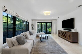 100 E Dilido Dr in Miami Beach, FL - Building Photo - Building Photo