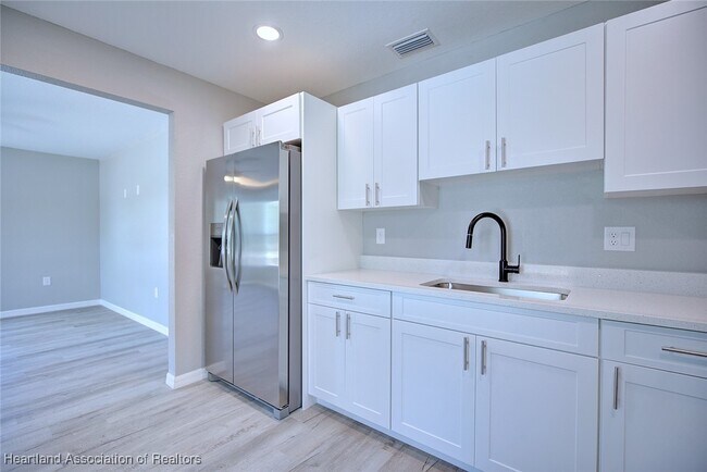 1462 Aleutian St NE in Lake Placid, FL - Building Photo - Building Photo