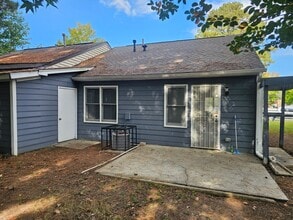 8034 Creekstone Way in Riverdale, GA - Building Photo - Building Photo