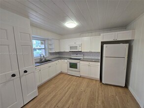 4000 Greenwood Ave in West Palm Beach, FL - Building Photo - Building Photo