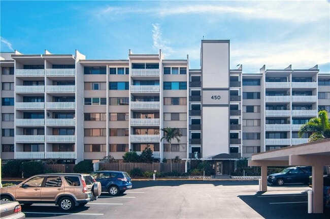 450 Treasure Island Cswy, Unit 303 in Treasure Island, FL - Building Photo - Building Photo