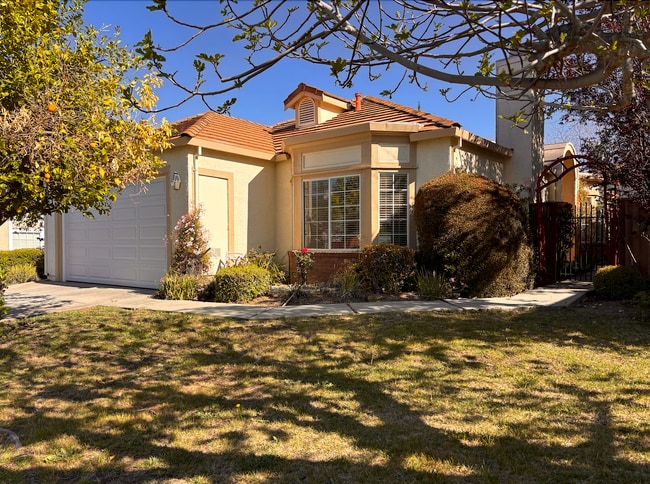 property at 1043 Quail Creek Cir