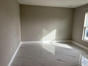 1205 SW Alcantarra Blvd in Port St. Lucie, FL - Building Photo - Building Photo