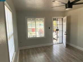 1121 Third St in Rodeo, CA - Building Photo - Building Photo
