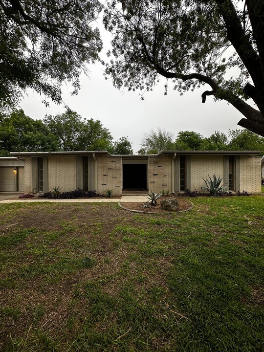 5227 Galahad Dr in San Antonio, TX - Building Photo