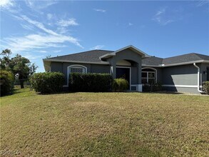 1804 NW 20th Pl in Cape Coral, FL - Foto de edificio - Building Photo