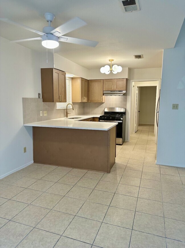 1302 Thornridge Rd, Unit A in Austin, TX - Building Photo - Building Photo