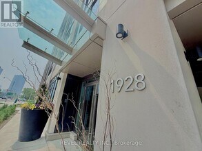 1928-1928 Lake Shore Blvd W in Toronto, ON - Building Photo - Building Photo