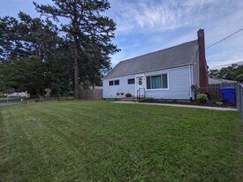 73 Emerald Rd in Springfield, MA - Building Photo