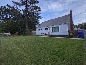 73 Emerald Rd in Springfield, MA - Building Photo - Building Photo